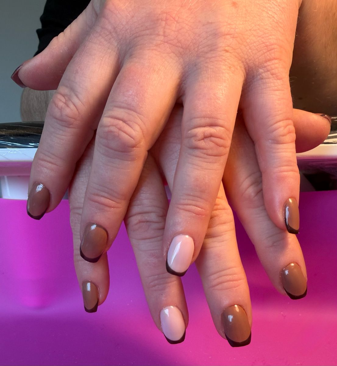 Ongles marron et nude