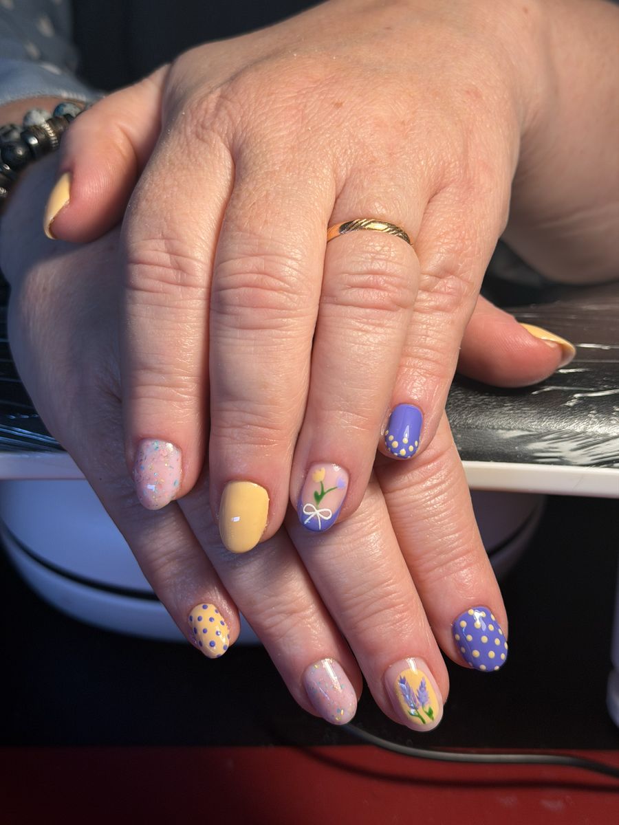 Ongles mauves nacrés