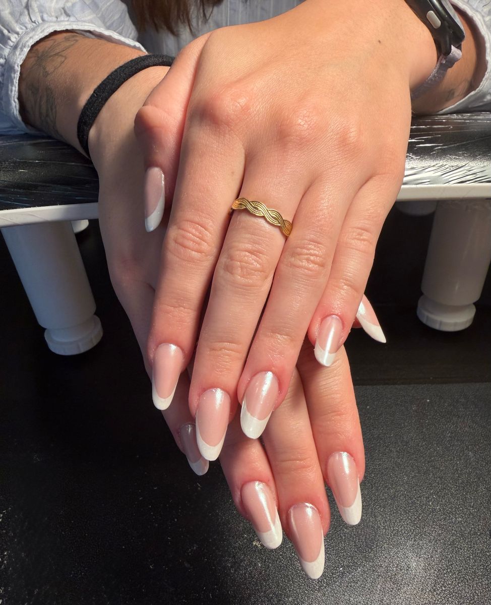 Ongles nude forme amande