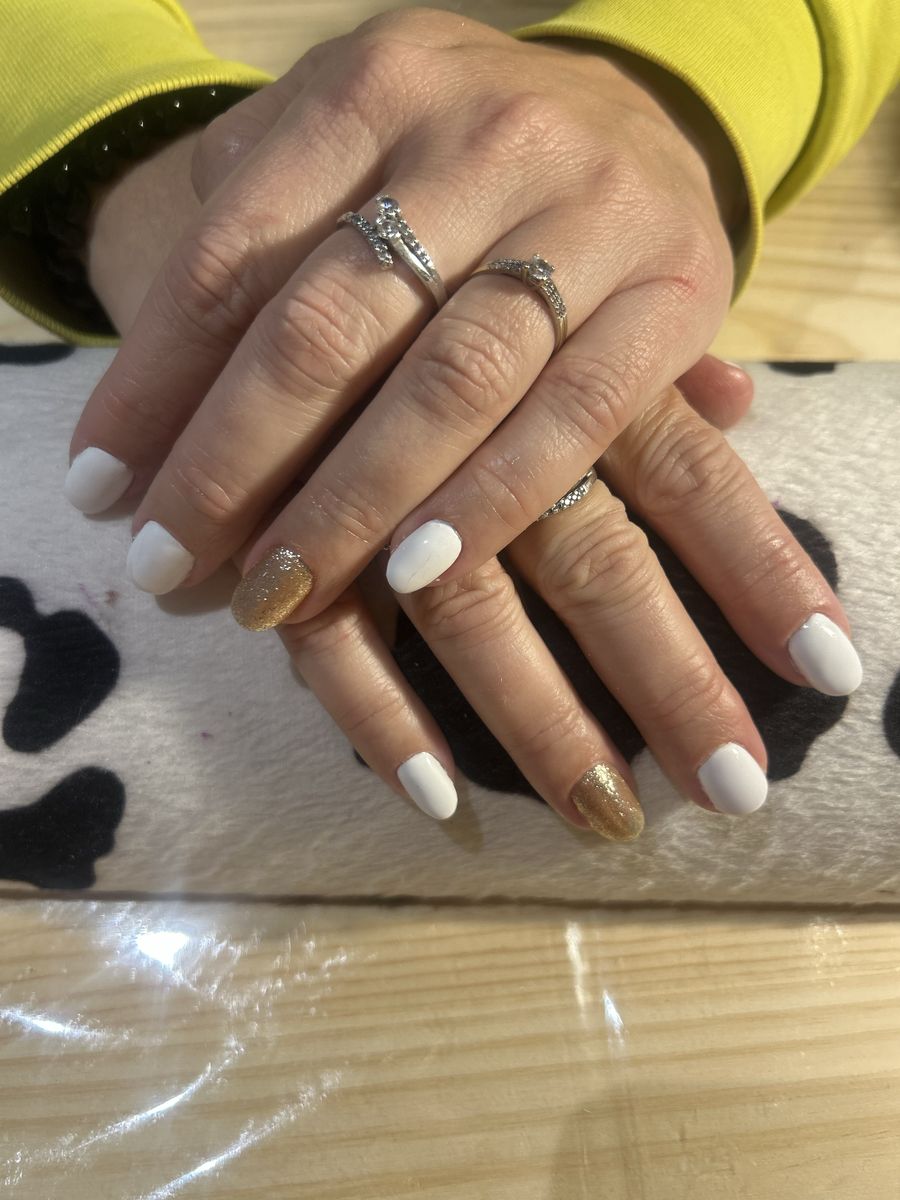 Ongles courts nude et élégants