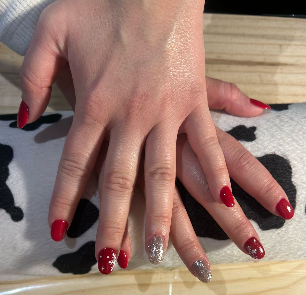 Ongles rouge profond