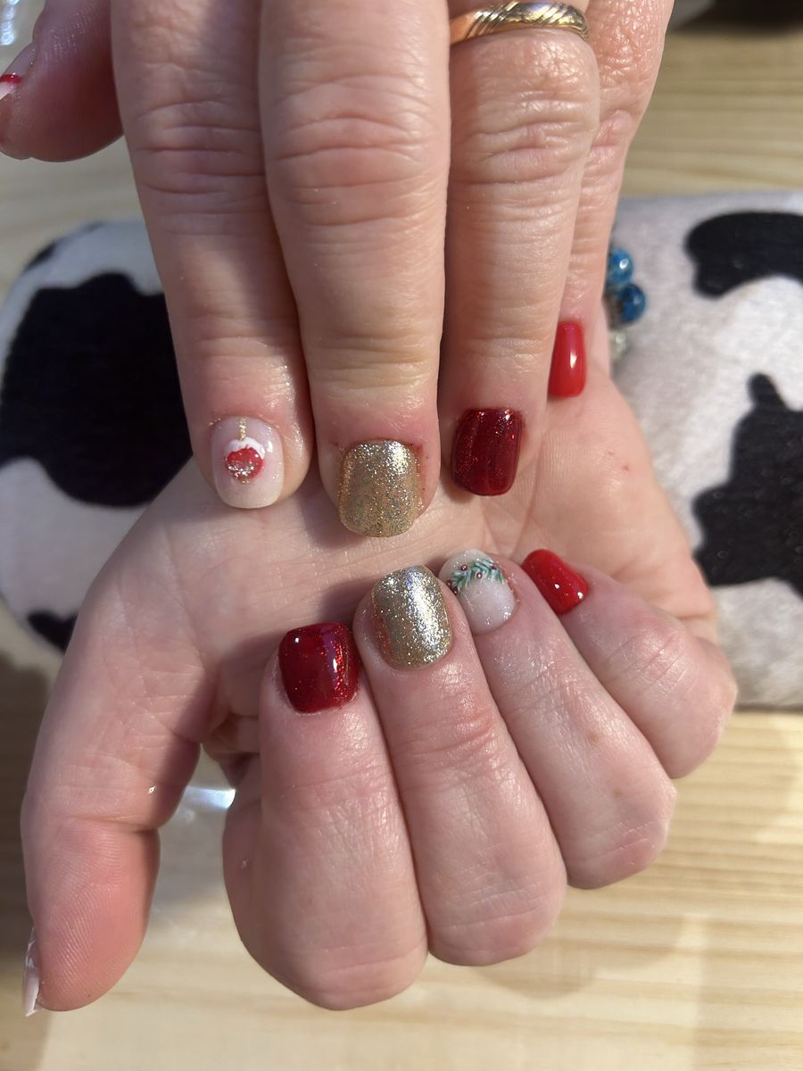 Ongles rouges avec blanc nacré