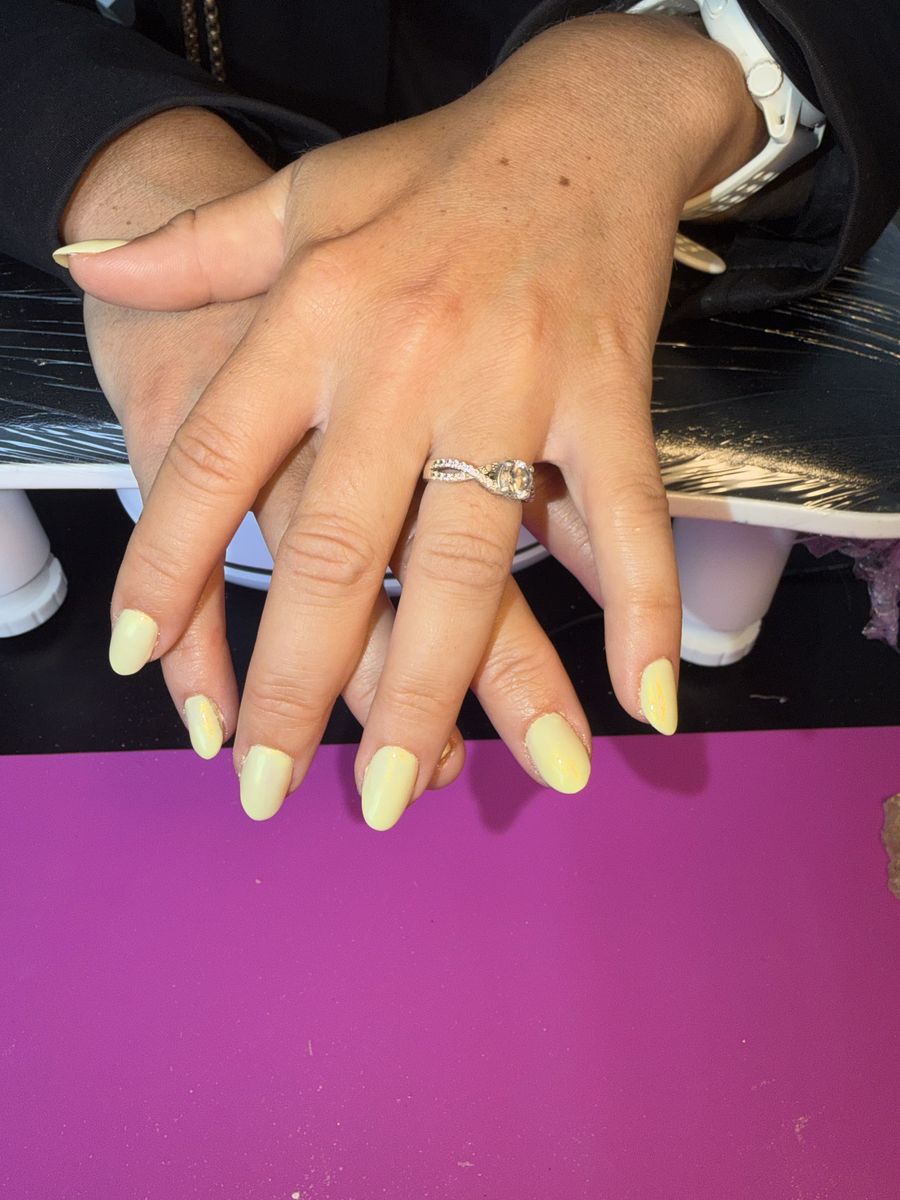 Ongles carrés vert pastel